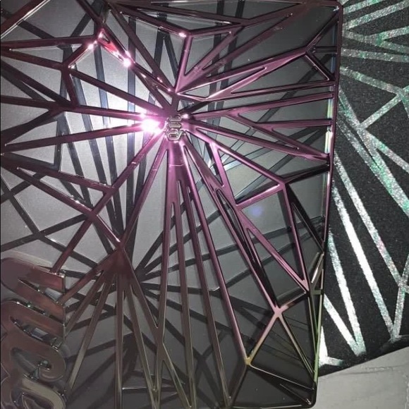 eyeshadow palette - Picture 2 of 2